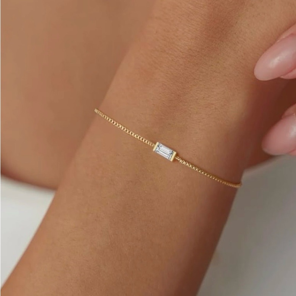 Elegant Gold Plated Bracelet with Crystal Stone